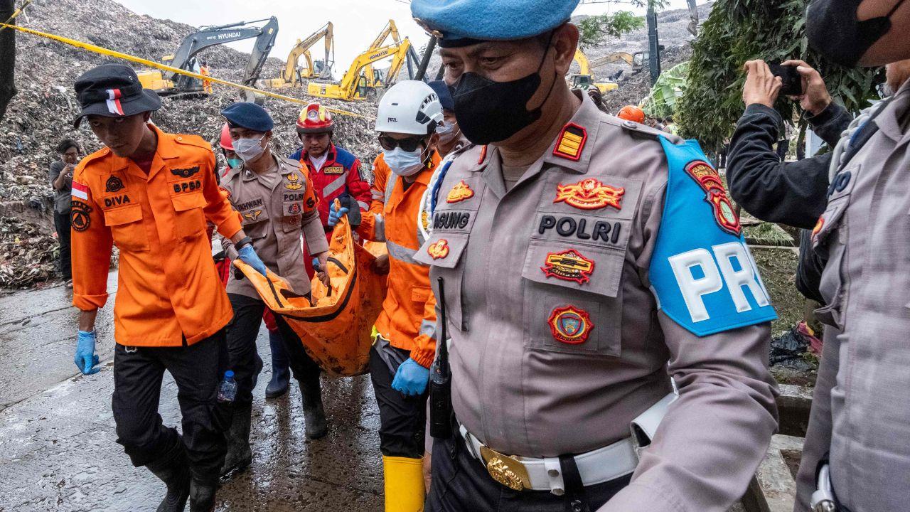 Seven victims were recovered, including two garbage truck drivers and two food stall vendors