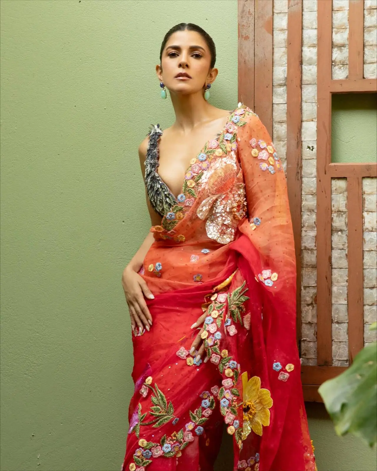 Nimrat spread summer aesthetics like confetti by donning a peach drape featuring enlarged floral patterns in multicoloured hues. The actress levelled up the glam quotient as she paired it with a silver, shimmery blouse.