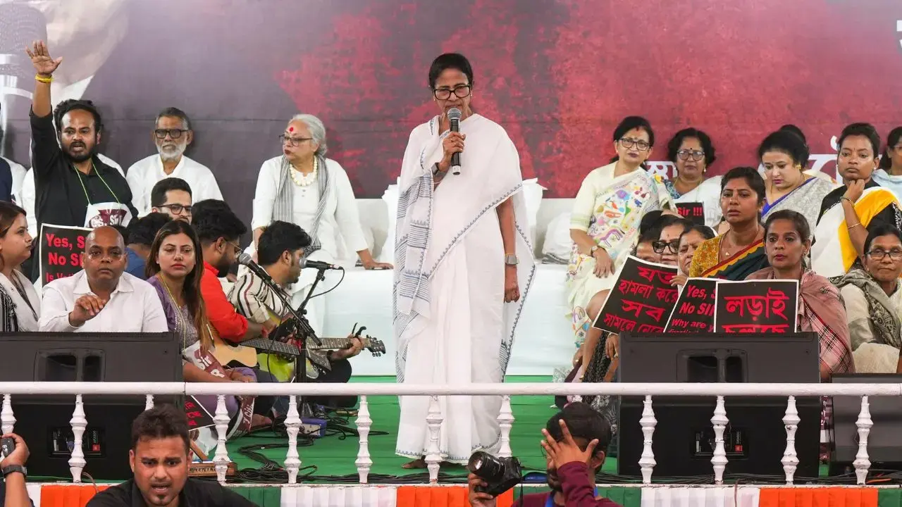 Mamata Banerjee asked state minister Shashi Panja to file an FIR immediately. She also ordered everyone to keep an eye on the surroundings