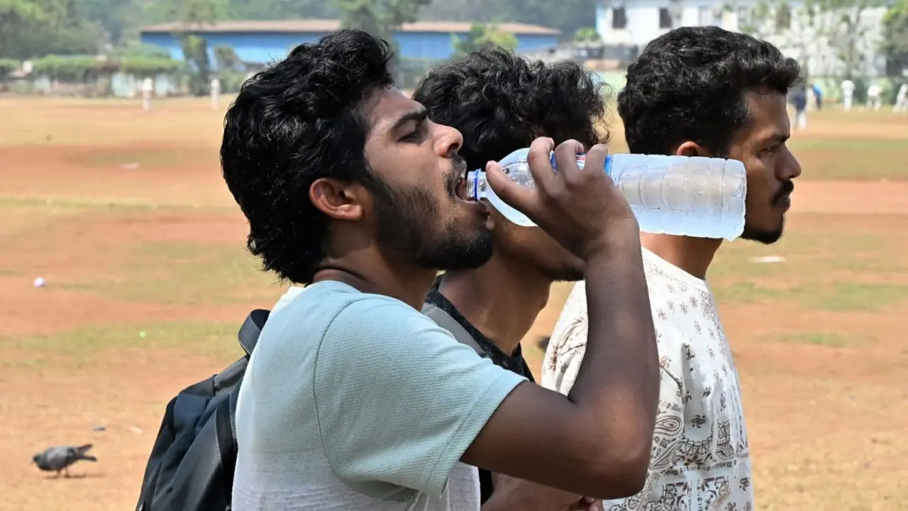 IN PICS: Mumbai bakes at 34 degC as residents scramble to beat the heat