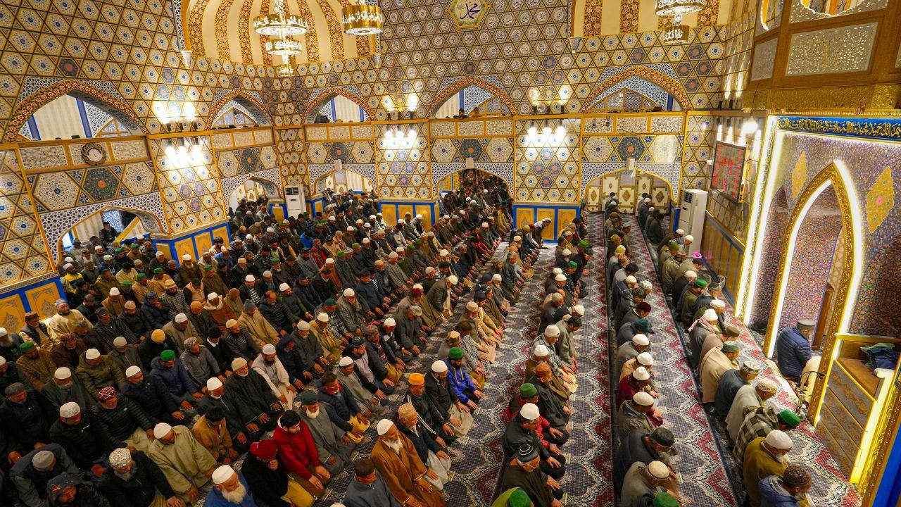 Devotees offer prayers and seek blessings at the Hazratbal Shrine in Srinagar as the holy relic is displayed on the occasion of the martyrdom anniversary of Hazrat Ali, marking one of the most solemn and significant days of the Islamic calendar