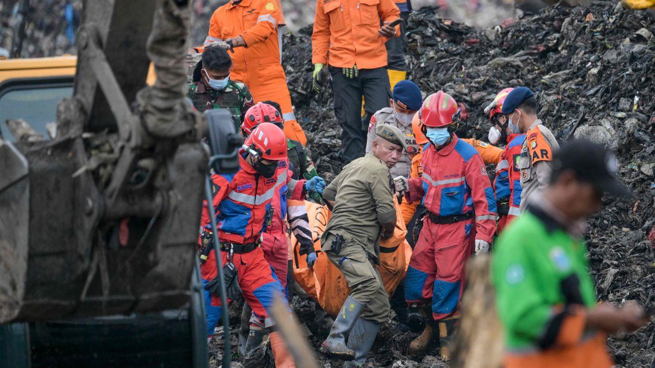Four people managed to escape the landslide, highlighting the perilous working conditions at the landfill