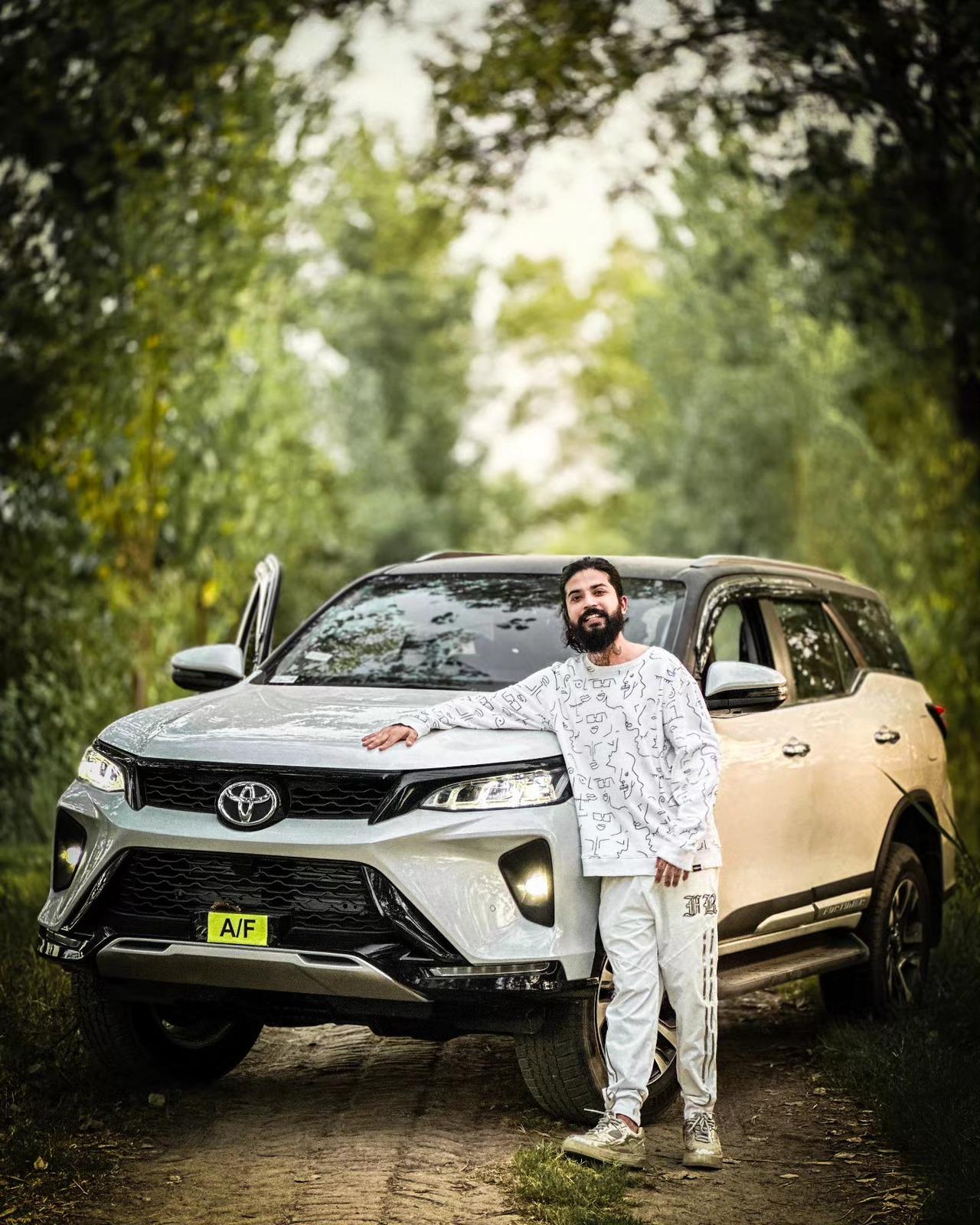 In the video, Anurag was seen claiming that while he belonged to a Brahmin family, his wife Ritika hailed from a Rajput background, and their union had faced strong opposition from his parents.