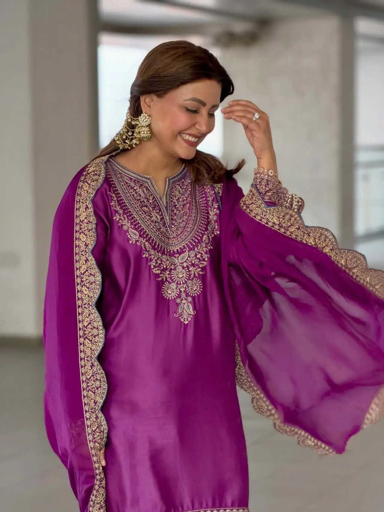 <p>Hina Khan looks stunning in a dark purple suit adorned with intricate work around the neckline, paired with elegant jhumkas.</p> <p>Hina Khan looks stunning in a dark purple suit adorned with intricate work around the neckline, paired with elegant jhumkas.</p>