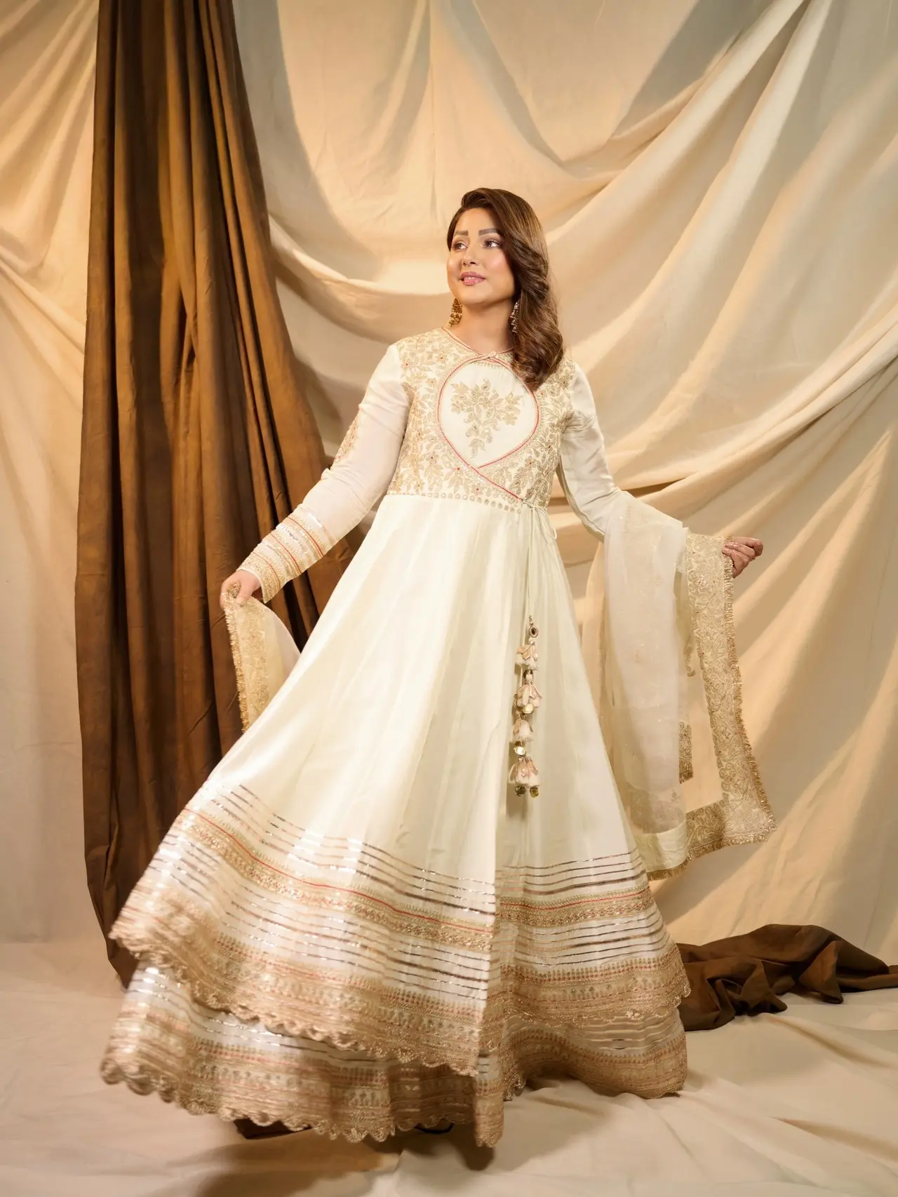 <p>Gauahar Khan looks stunning in a maroon velvet suit featuring elegant gold linings. The rich velvet fabric and intricate gold detailing make it a perfect choice for<strong> </strong>Eid celebrations or daytime celebrations.</p> <p>Gauahar Khan looks stunning in a maroon velvet suit featuring elegant gold linings. The rich velvet fabric and intricate gold detailing make it a perfect choice for<strong> </strong>Eid celebrations or daytime celebrations.</p>