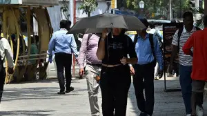 IN PICS: Scorching afternoon heat forces citizens to seek relief