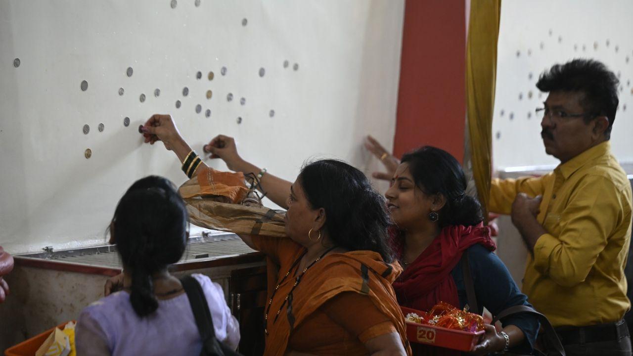 Several other temples across the city also witnessed a large footfall of devotees who sought blessings on Day 1 of the Maharashtrian New Year