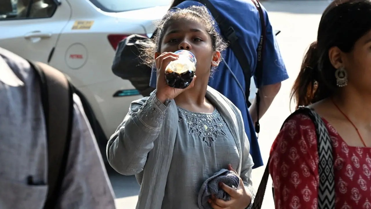 The weather department has predicted heatwave to severe heatwave conditions in isolated pockets of Mumbai, Thane and Palghar on Monday and Tuesday
