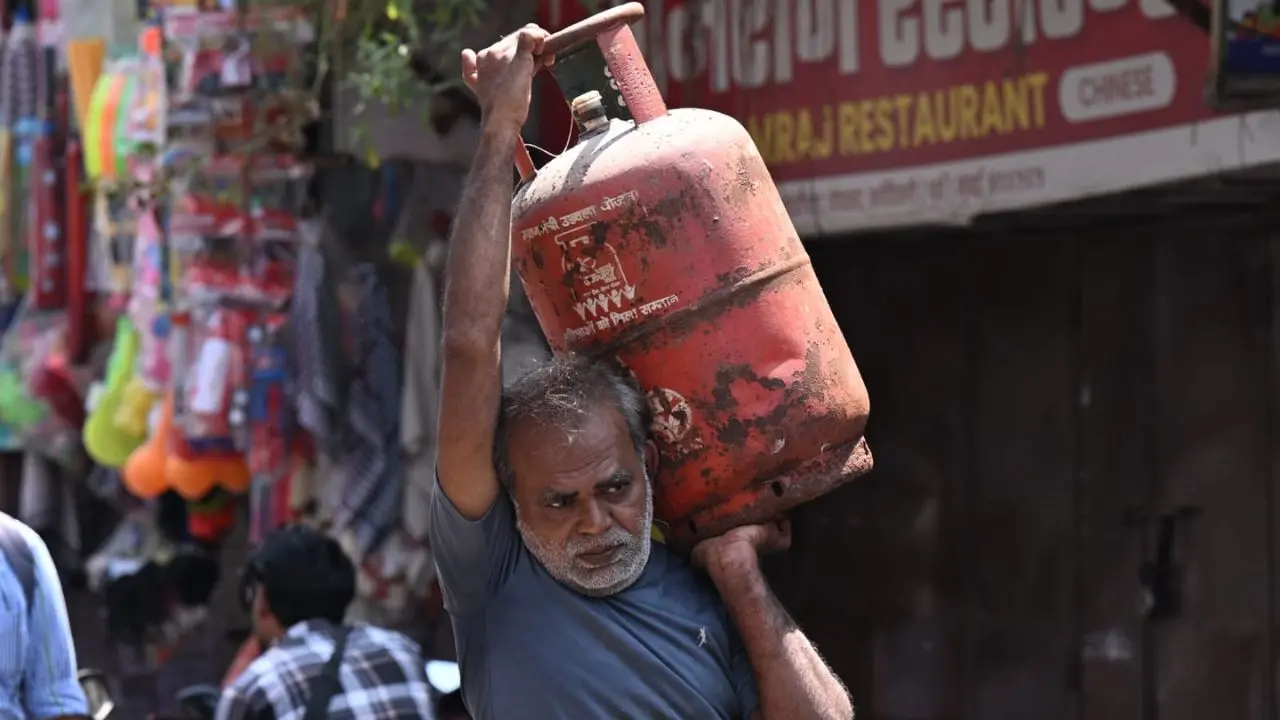 With no doorstep delivery in sight, a Kandivali resident takes matters into his own hands, carrying an empty LPG cylinder on his shoulder to get it refilled