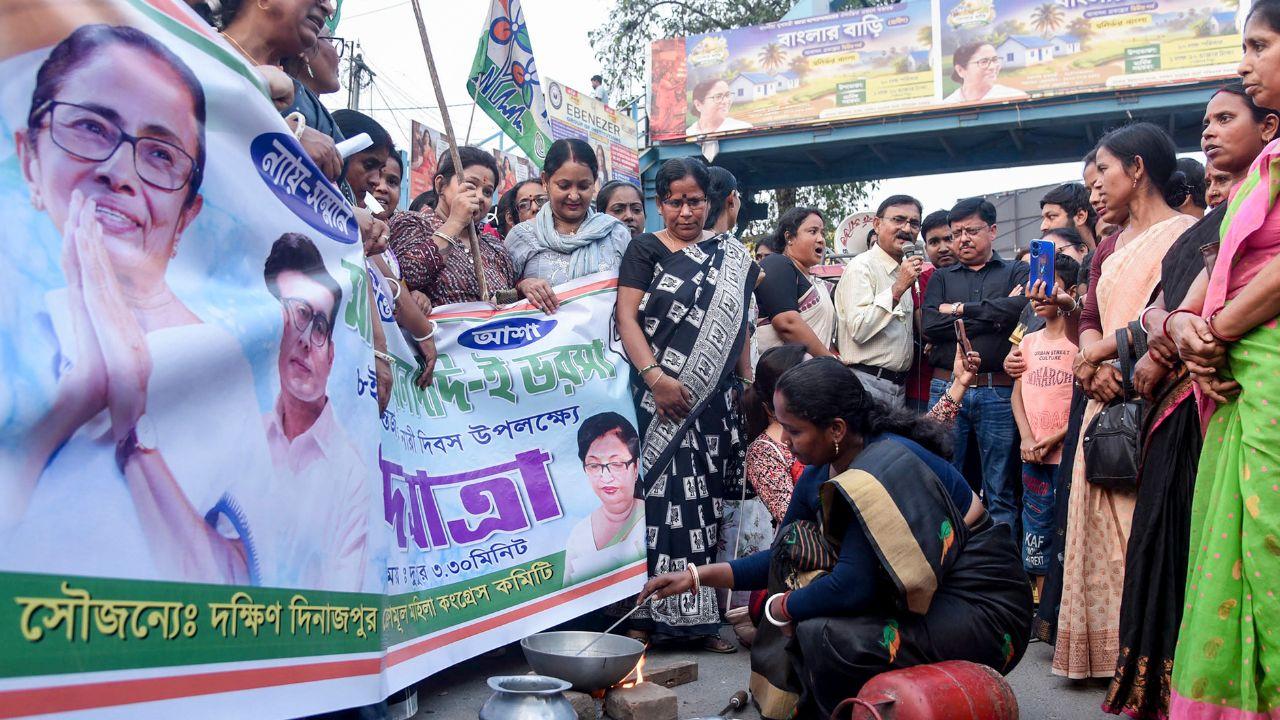 <p>While the situation looks concerning, Union Government on Tuesday invoked the Essential Commodities Act (EC Act) to ensure an uninterrupted supply of domestic cooking gas (Pic/PTI)</p>