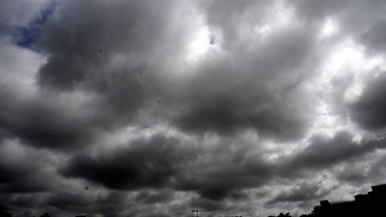 Mumbai on Sunday morning woke up to clear skies with the Indian Meteorological Department (IMD) predicting temperatures likely to touch 34 degrees Celsius on March 29