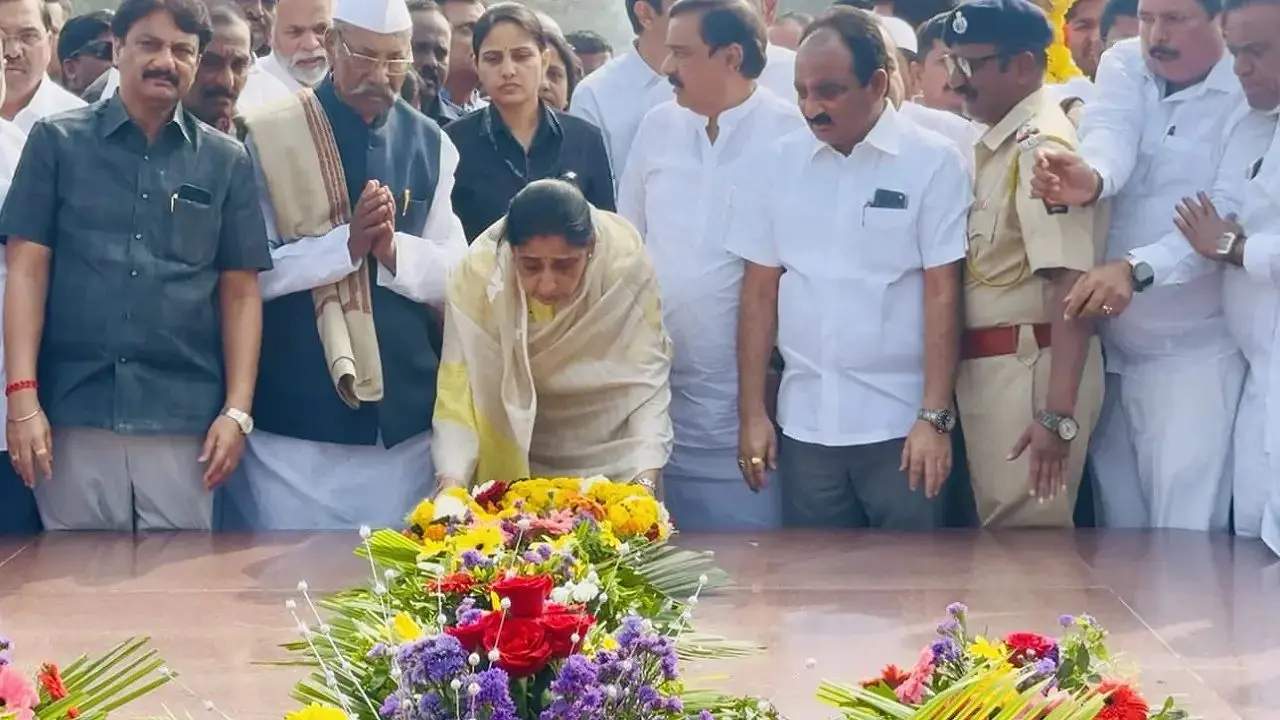 Maharashtra Deputy Chief Minister Sunetra Pawar, former state minister Balasaheb Patil and others pay tributes at the samadhi.