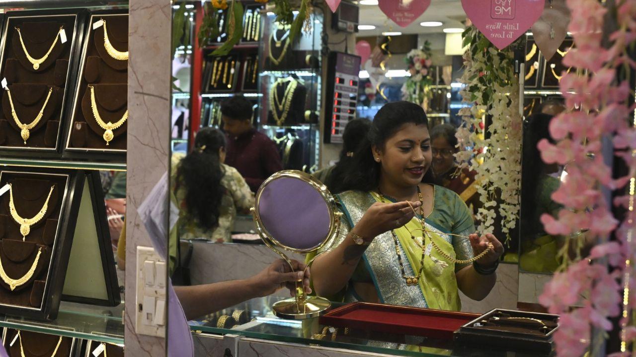 Meanwhile, the new year also brought back gold buyers to jewellery shops. Markets across Mumbai bustled with activity as gold buying peaked on Gudi Padwa