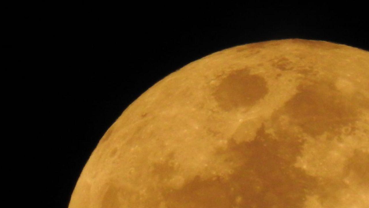 The total lunar Eclipse began at 3.20 pm, with totality from 4.34 pm to 5.33 pm, and concluded at 6.48 pm. With a magnitude of 1.155, the Moon appeared deeply immersed in Earth’s shadow.