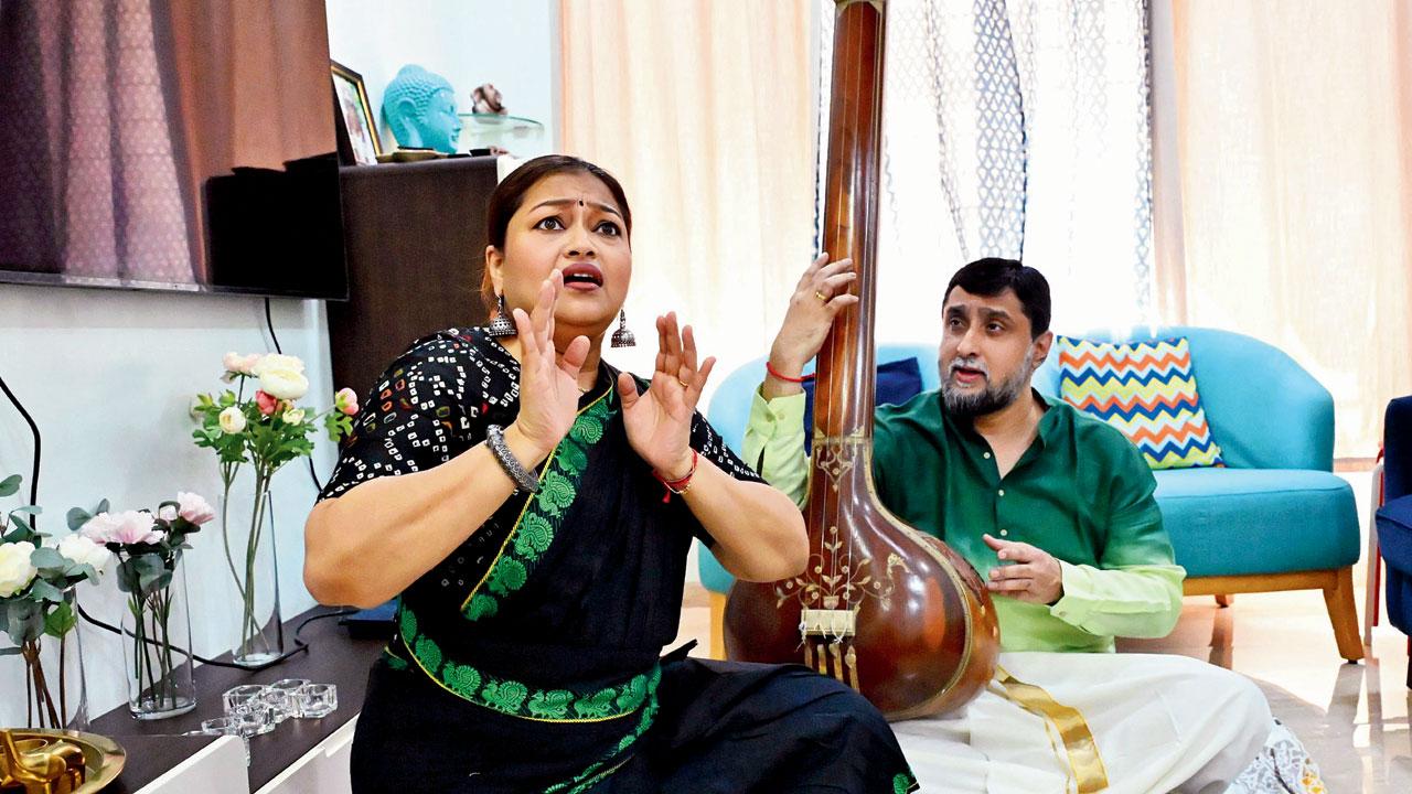 Priya Ramnath began her Bharatnatyam journey at the age of four. Her husband Shivkumar Anantharaman is a fourth-generation Carnatic classical music performer. Pic/Sayyed Sameer Abedi