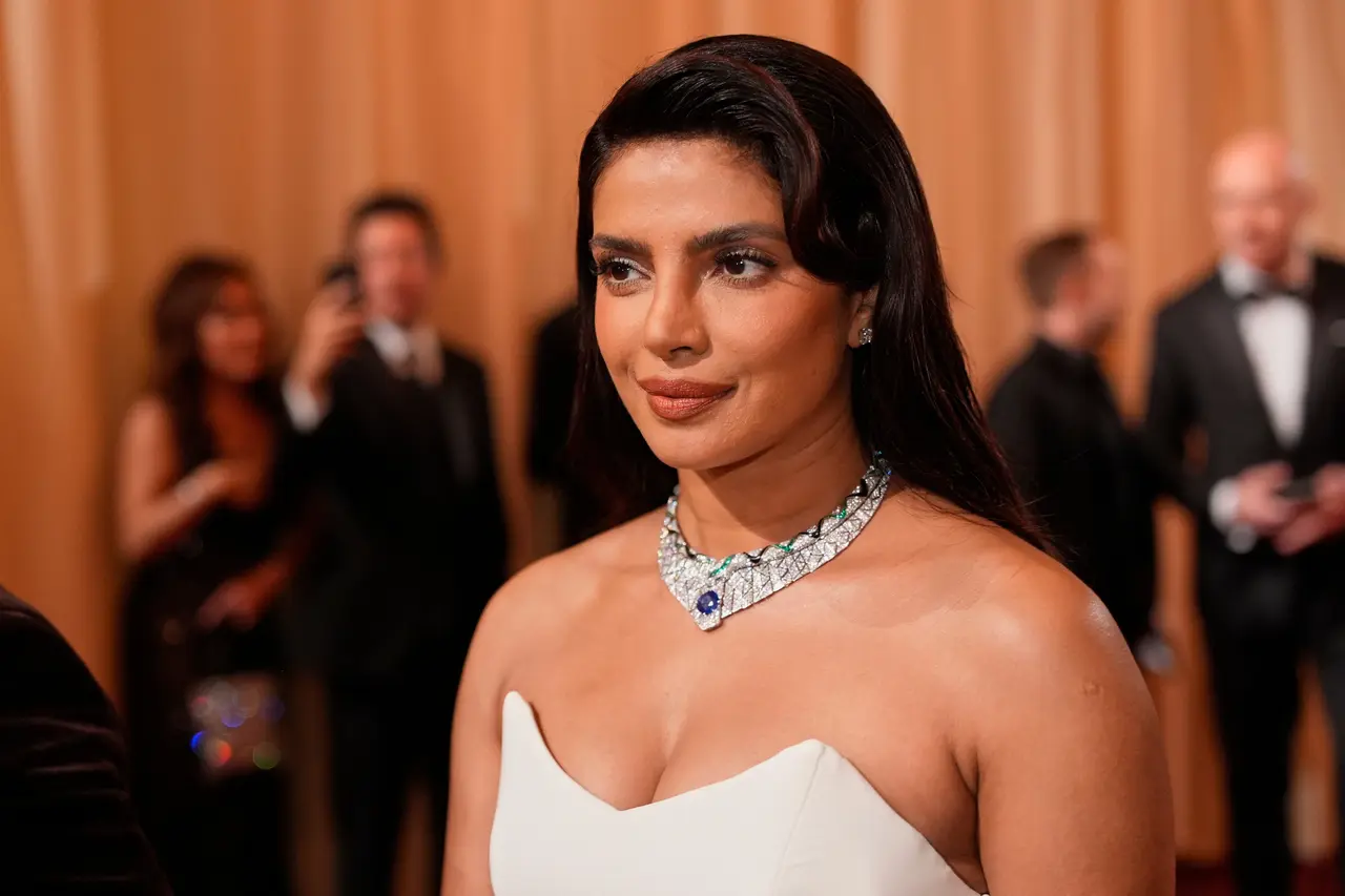 At the 98th Academy Awards, Priyanka Chopra brought high-octane glamour to the red carpet with stunning Bulgari jewellery. The staggering necklace was encrusted with diamonds and blue sapphire accents.