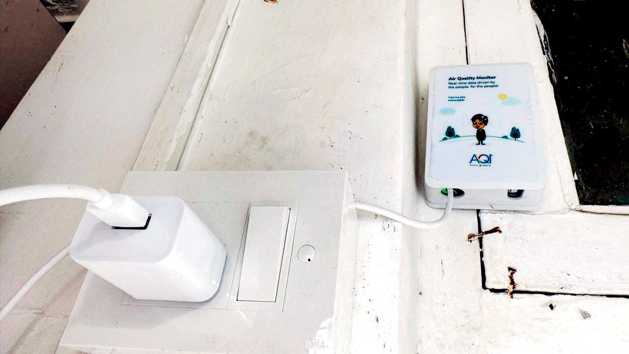 A community air quality sensor installed outside a residence in Chembur’s Sindhi Society Locality to monitor neighbourhood AQI in real time