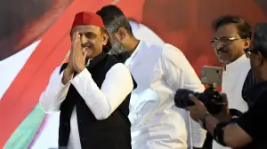 IN PHOTOS: Samajwadi Party chief Akhilesh Yadav attends Iftar event in Mumbai
