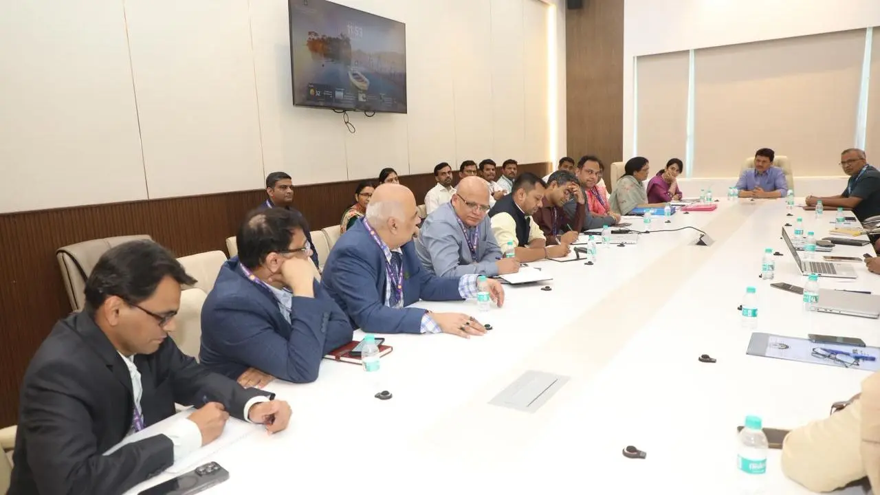 Policyholders must remain at the centre of services: Maharashtra Health Minister