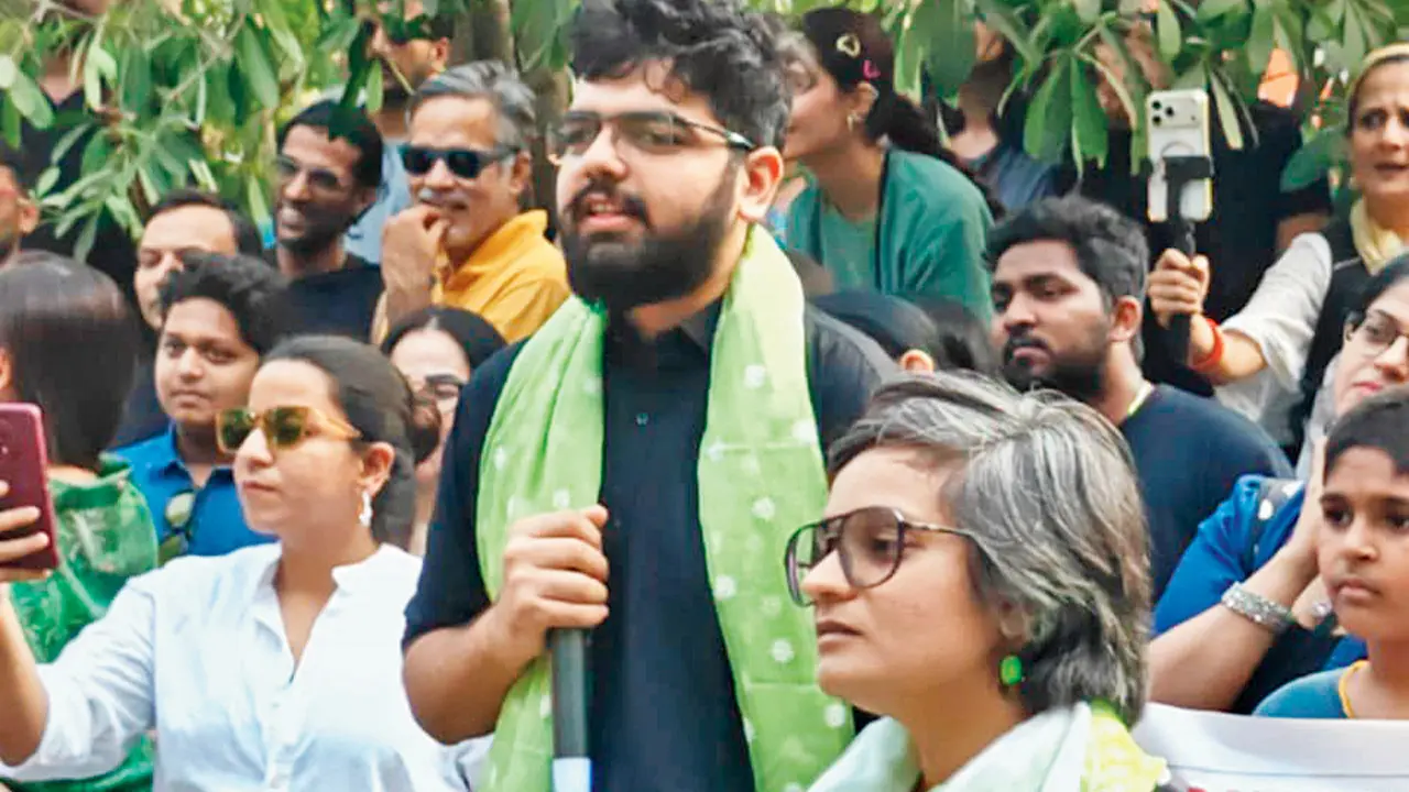 (With mic) Akshar Oza and (front) Nishna Mehta perform the song during the play. Pic courtesy/Nishna Mehta
