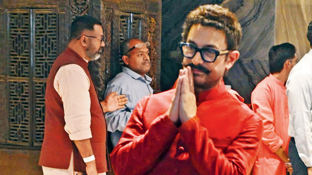 Bollywood superstar Aamir Khan was among the prominent guests at the wedding reception of Arjun Tendulkar