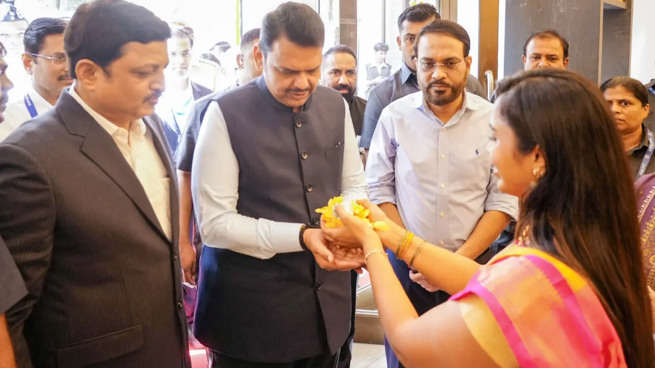 IN PHOTOS: Fadnavis hands over keys to 864 homes under BDD Chawl project