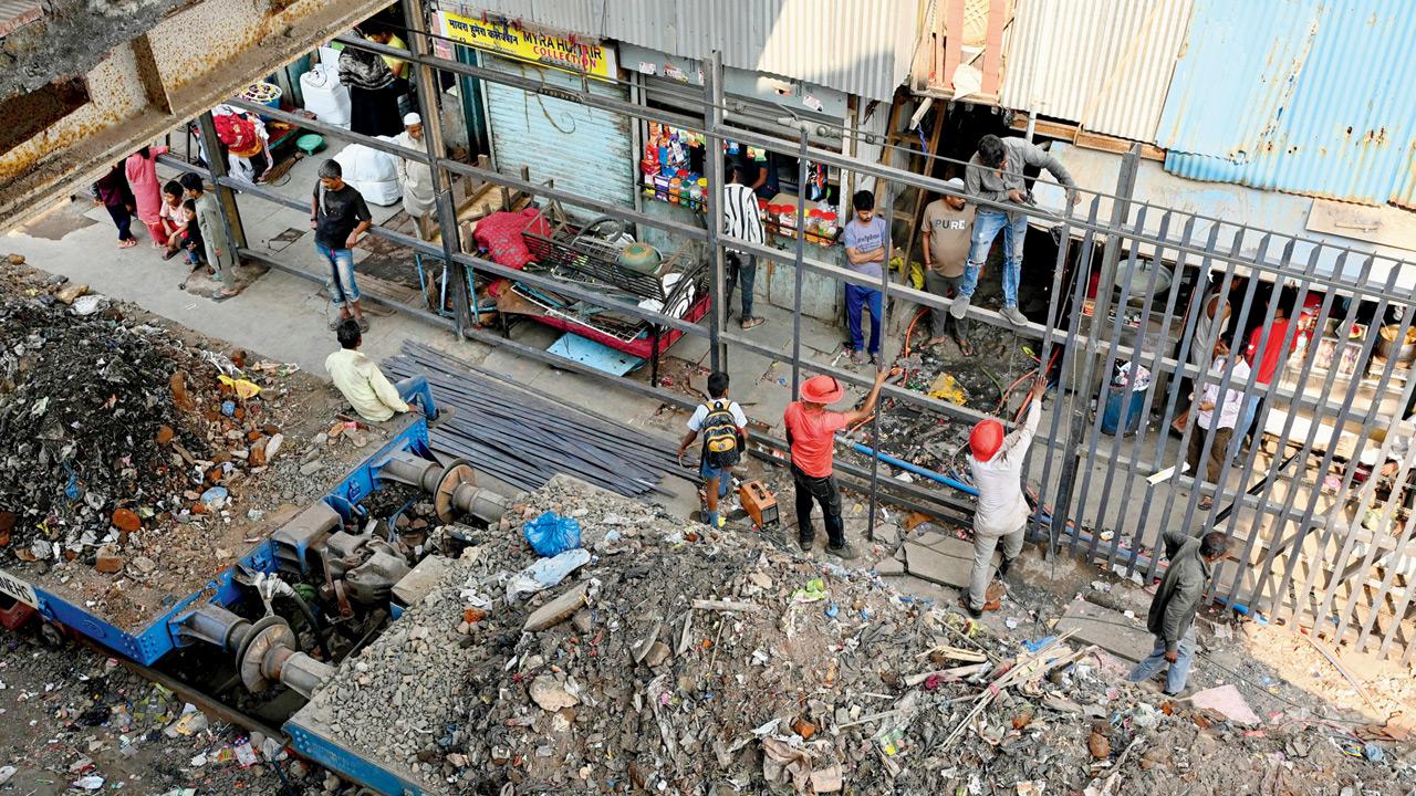 Western Railway installs 3-metre fencing near Bandra tracks to stop dumping