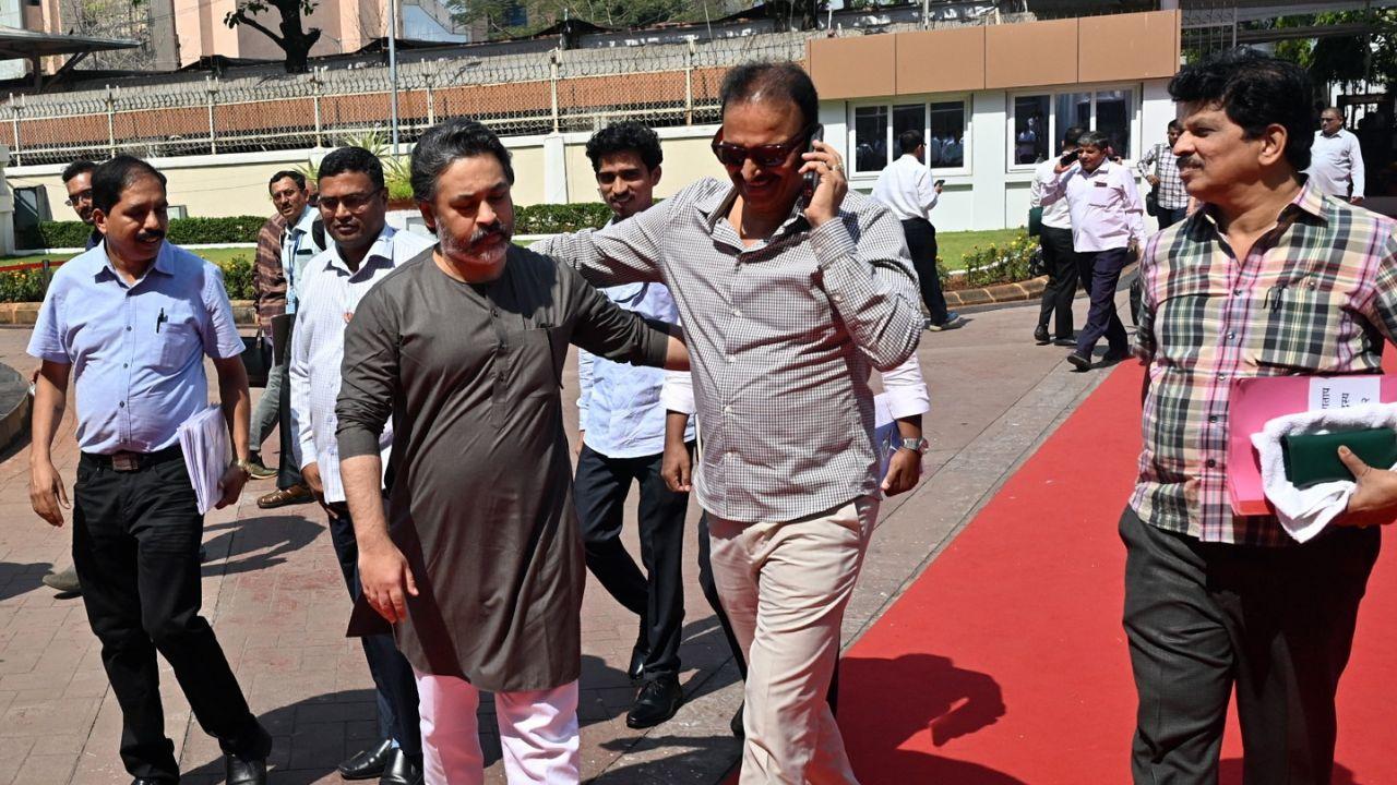 Rival leaders Shiv Sena’s Nilesh Rane and Congress’ Bhai Jagtap exchange greetings