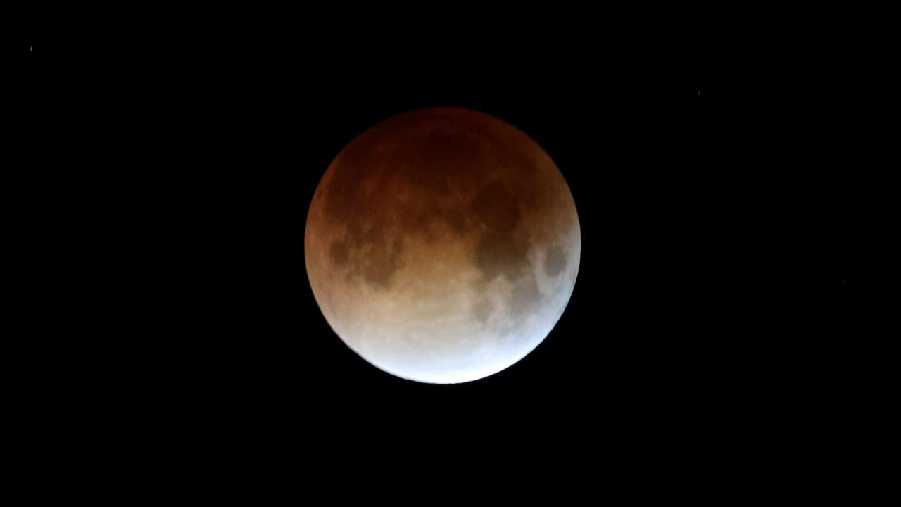 The Blood Moon, or a total lunar eclipse was also seen on March 3 in Los Angeles, California in the United States of America