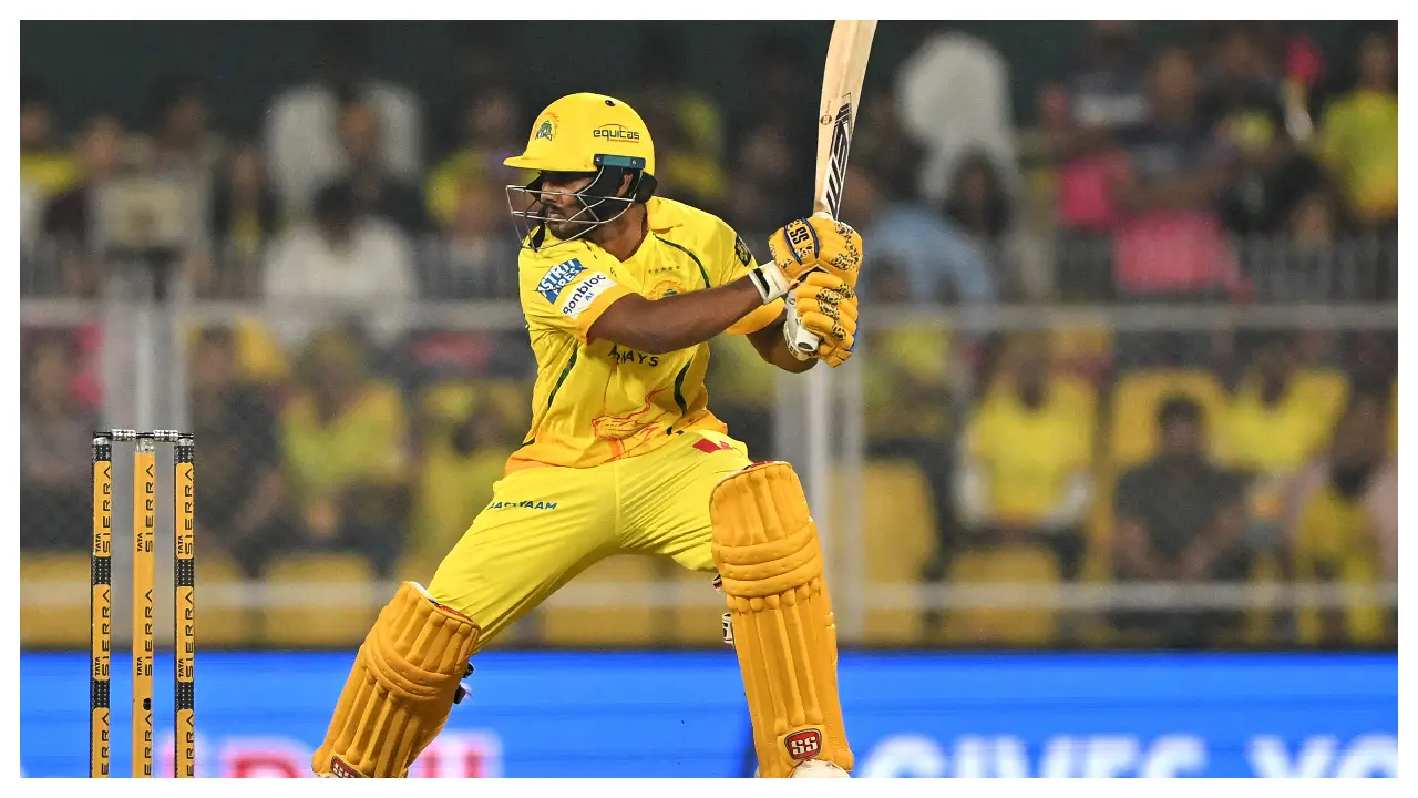 Jamie Overton played a fighting knock as he smashed 43 runs in 36 balls, with two boundaries and two sixes. However, CSK could only manage 127 on the board. (Pic: AFP)