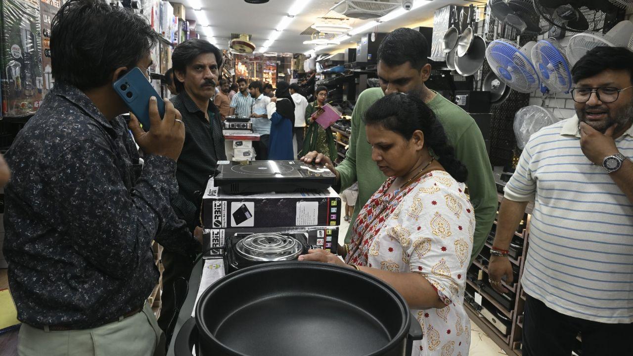 While the government has assured that there is no shortage of LPG cylinders in India, Mumbaikars are opting for induction cooktops as the war in West Asia escalates