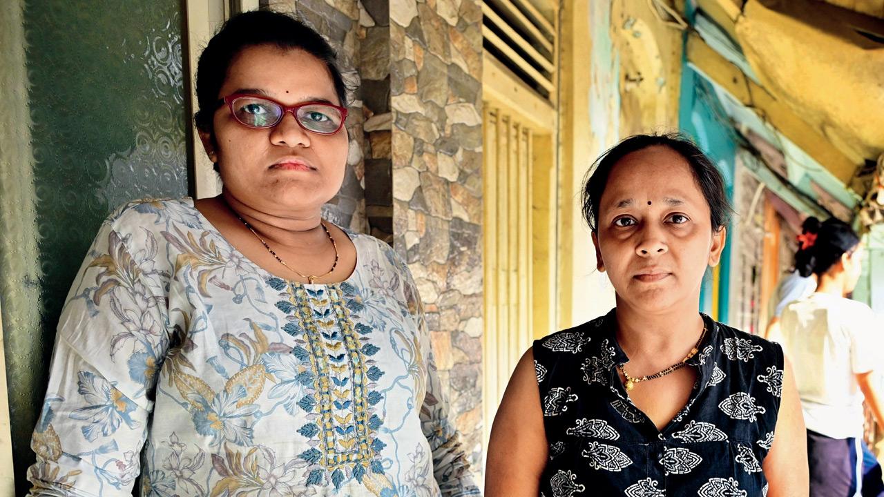 (From left) Poonam Choudhary and Karuna Desai, who reside in the same building on Hill Road as Shobha Tendulkar. PIC/Shadab Khan
