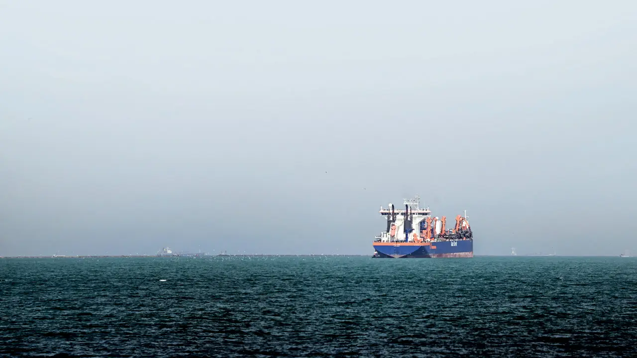 Trump urges nations to deploy warships as Hormuz tensions push oil near USD 105