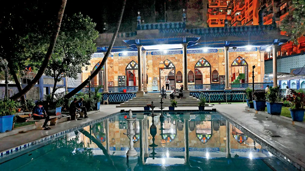 The historic Mughal Masjid (Masjid-e-Iranian) on Imamwada Road, Umerkhadi, South Mumbai. Pic/SAYYED SAMEER ABEDI 