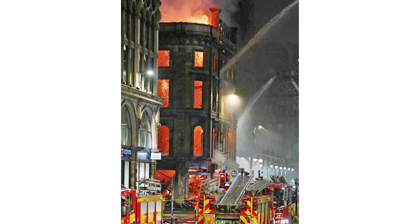 Massive fire shuts Glasgow Central train services