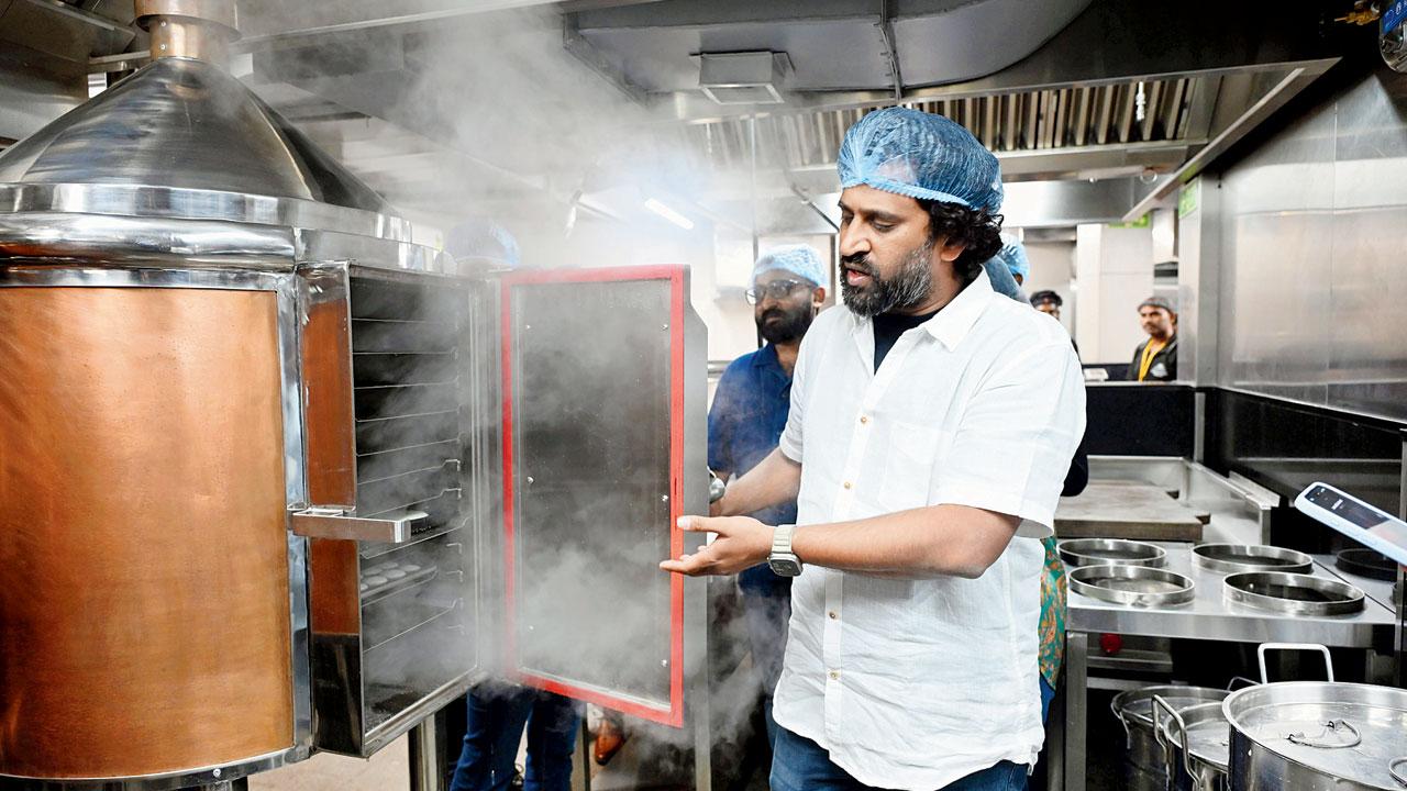  The kitchen is open for 21 hours, uses state-of-the-art technology to execute over 10,000 idlis and dosas per day