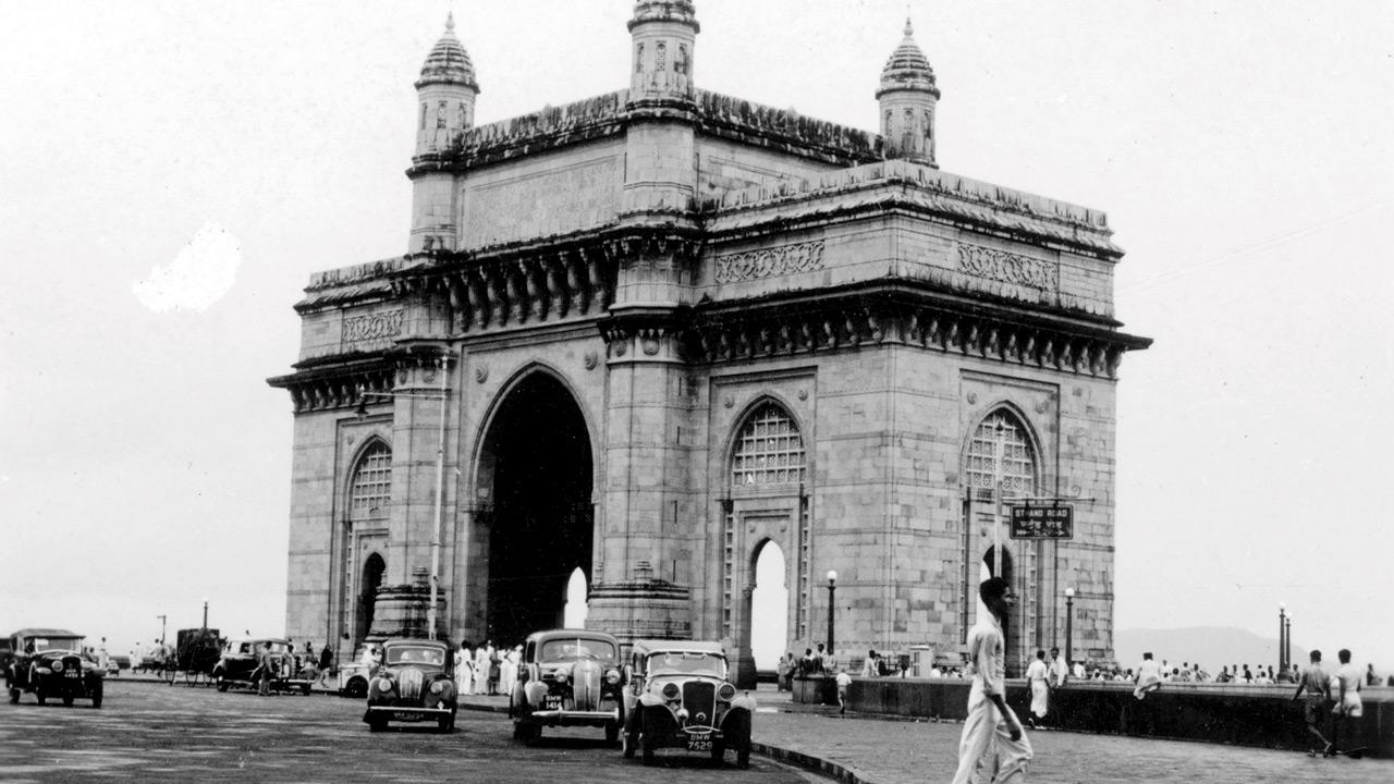 The Gateway of India was built later. Pics courtesy/Wikimedia Commons