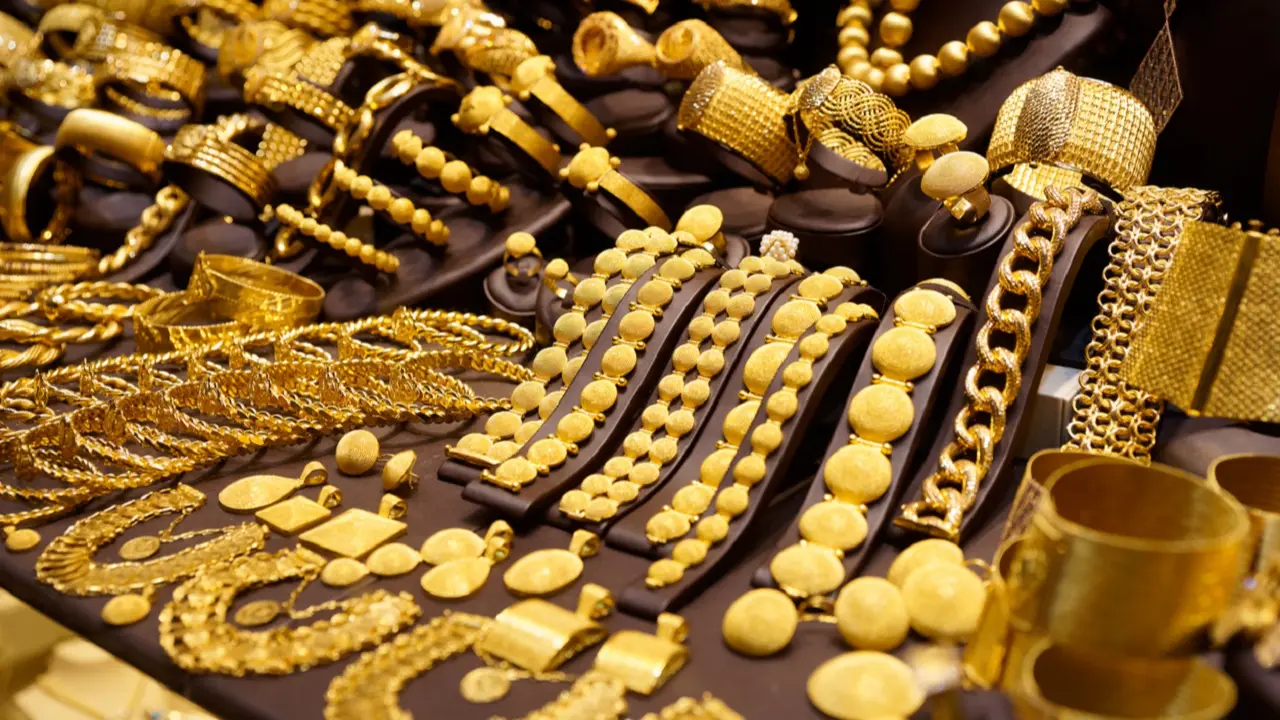 Gold crosses Rs 1.62 lakh on MCX as geopolitical tensions rise