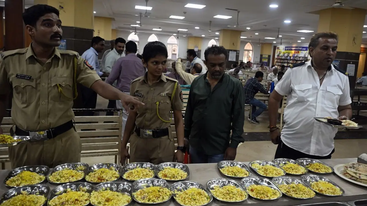 IN PICS| LPG crunch: Police canteen shuts, BMC HQ switches to electric grill