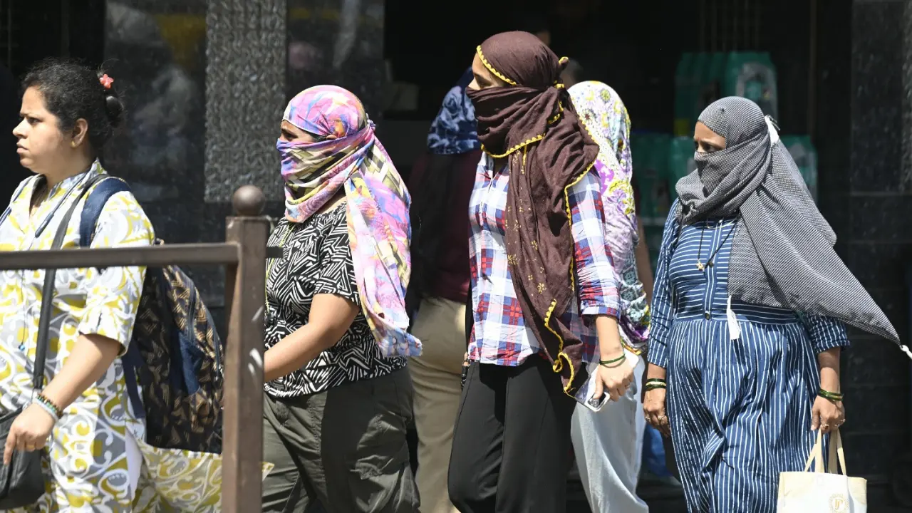 Meanwhile, the India Meteorological Department (IMD) has issued a nowcast weather warning for parts of Maharashtra, alerting residents to possible thunderstorms and gusty winds over the next few hours