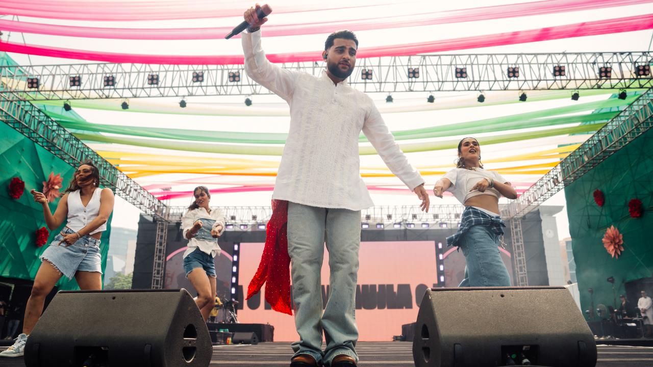 The ambience included colourful streamers, vibrant stage props and bursts of coloured smoke elevating the daytime energy into an immersive festive experience