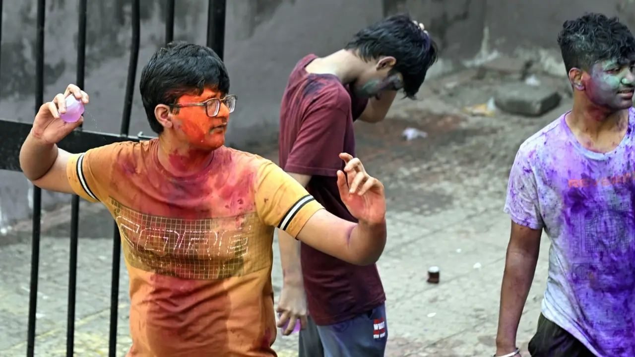 Children play with colours as they celebrate Rangpanchami in Mahim on March 3, 2026. PIC—ASHISH RAJE