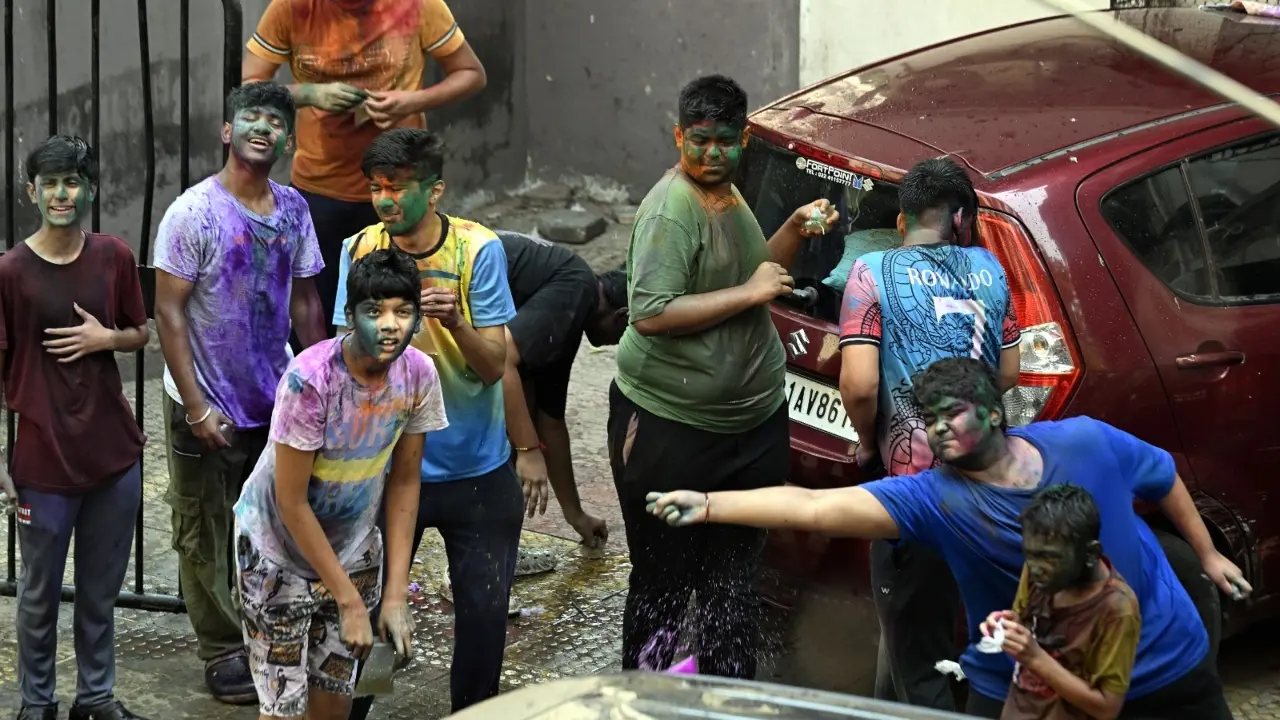 Mahim comes alive with colours as children mark Rangpanchami on March 3, 2026. PIC—ASHISH RAJE