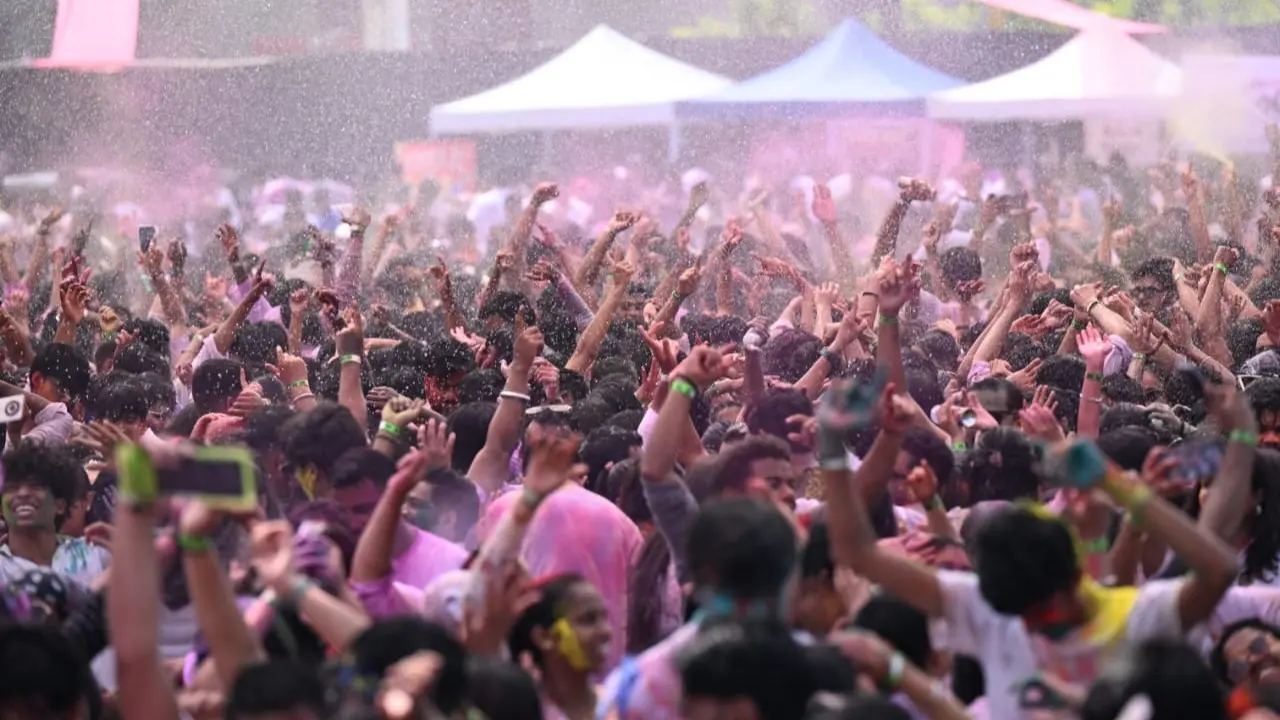 In Photos: Mumbaikars celebrate Rangpanchami with colours and cheer