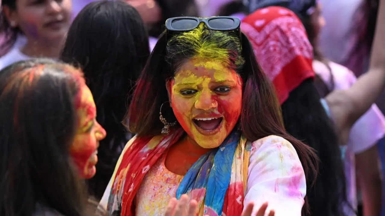Mumbai celebrates Holi in style at Holi Splash Season 7 held at Inorbit Mall, Malad (West). PIC—SATEJ SHINDE