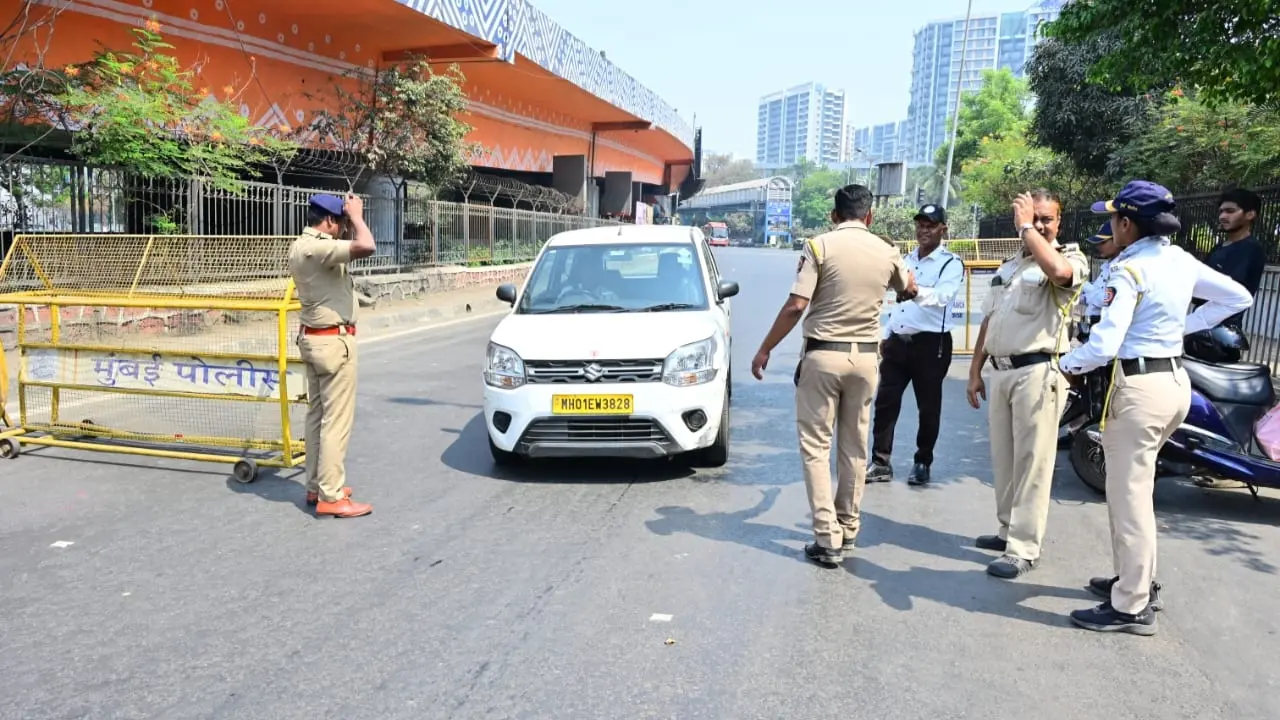 Mumbai Police enforce naka bandi and sobriety checks in Bandra amid Holi celebrations.