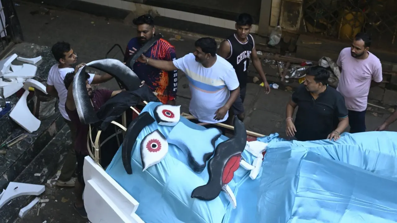 The civic body has advised residents to use only dry wood for the traditional bonfire and to avoid burning painted wood, plastic, rubber, tyres or any hazardous materials. It has warned that burning such items releases harmful smoke and causes air pollution, which can affect public health