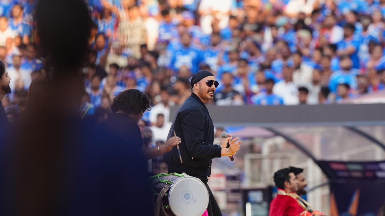 Sukhbir shared the stage with popular Indian singer Falguni Pathak and global pop star Ricky Martin, who performed before and after him during the closing ceremony