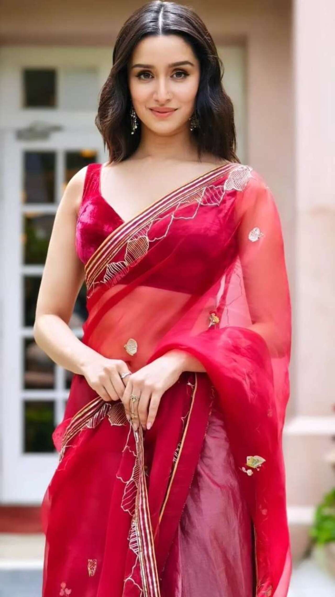 Tissue and ombre have an irresstible relationship, especially when it comes to sarees, and Shraddha Kapoor's red and pink saree with golden work proves it.