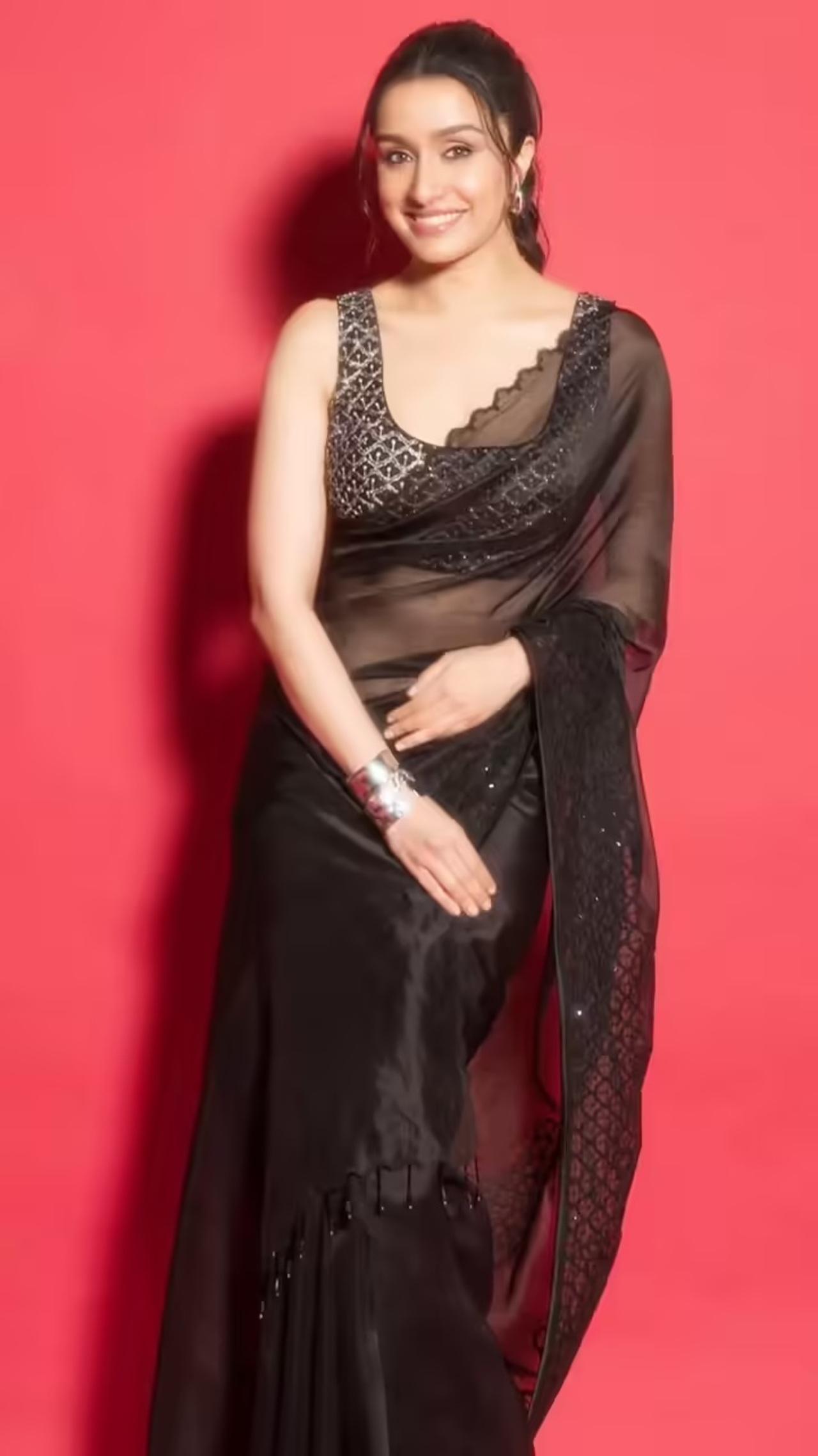 Just as she can rock reds and pinks, Shraddha effortlessly slays in blacks too. This black organza saree is simple and light, yet elegant enough to make jaws drop.
